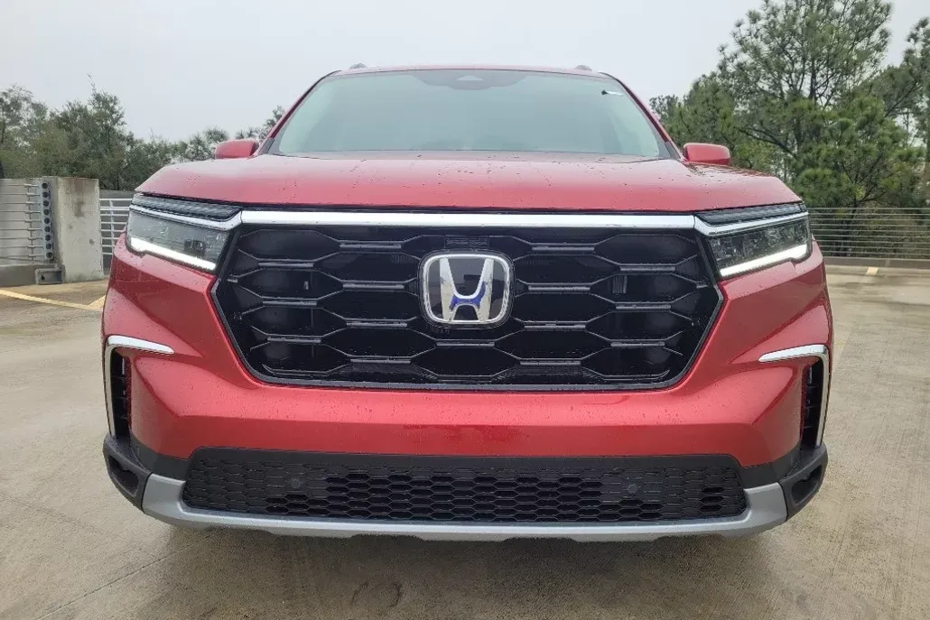 2025 Honda Pilot Touring photo 1
