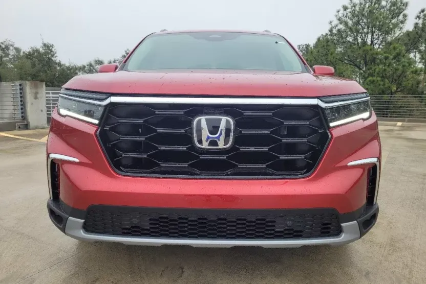 2025 Honda Pilot Touring photo 1