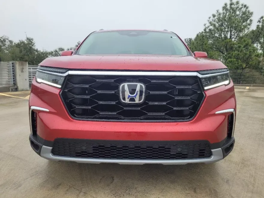 2025 Honda Pilot Touring photo 1