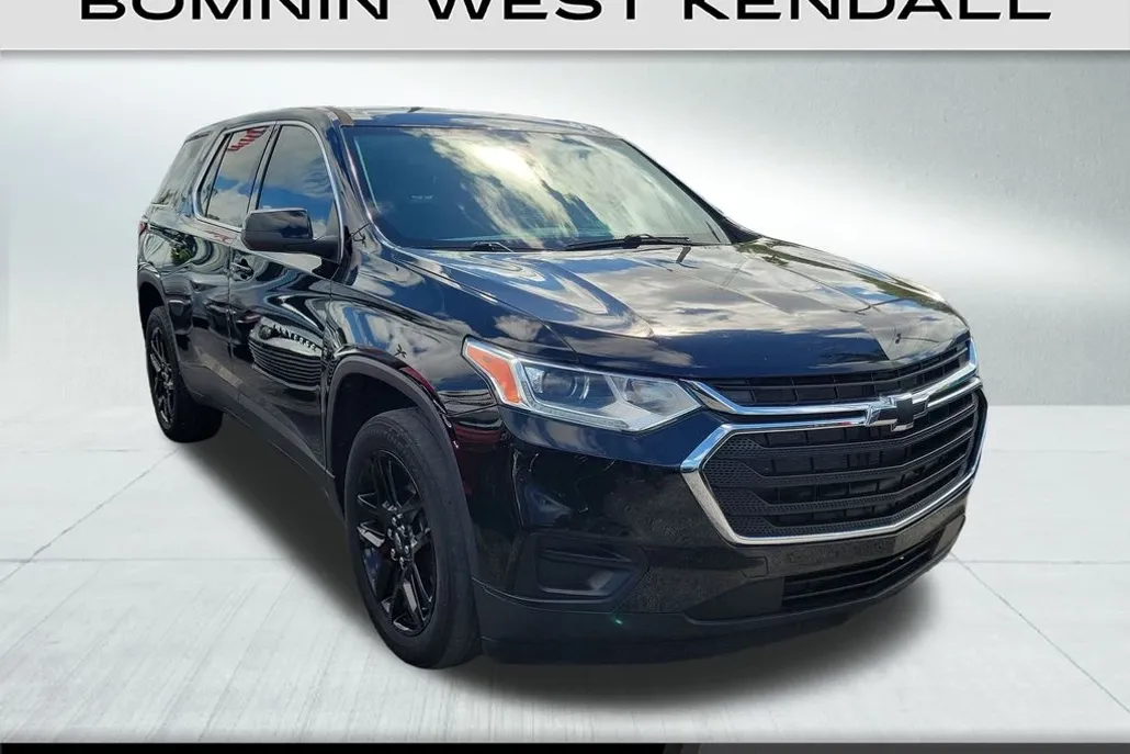2021 Chevrolet Traverse LS photo 1
