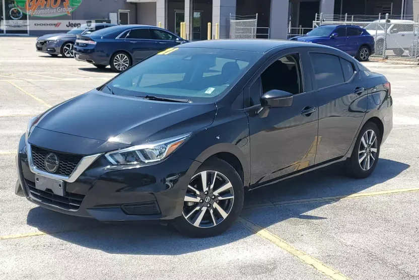 2021 Nissan Versa SV photo 1