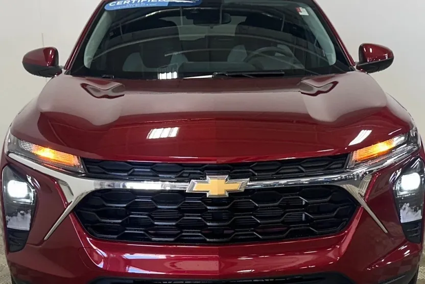 2024 Chevrolet Trax LS photo 1