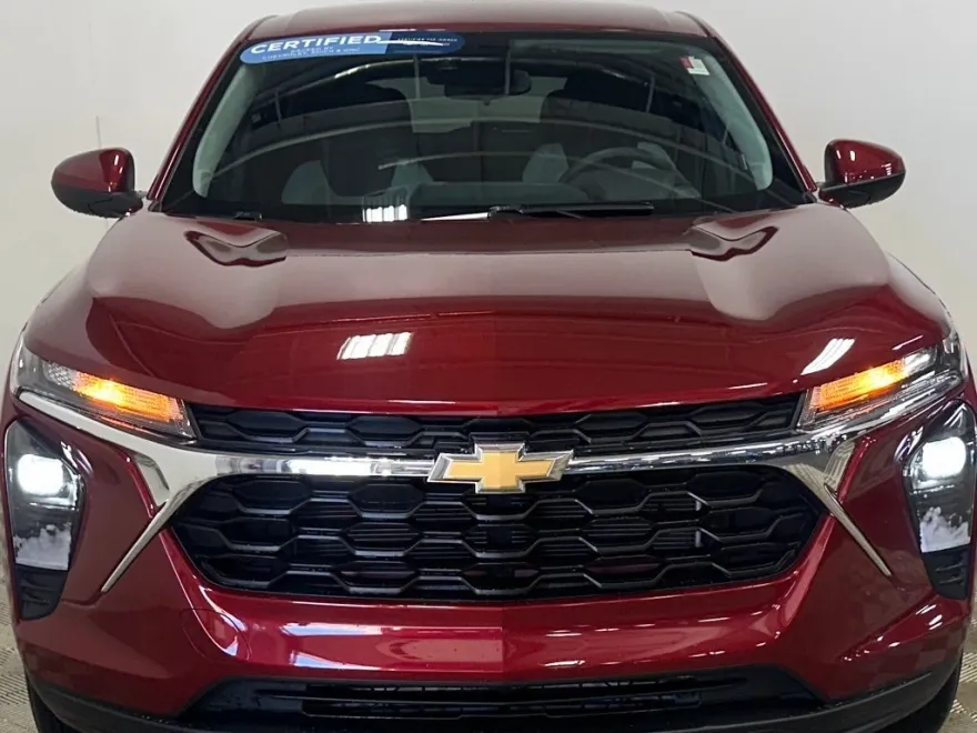 2024 Chevrolet Trax LS photo 1