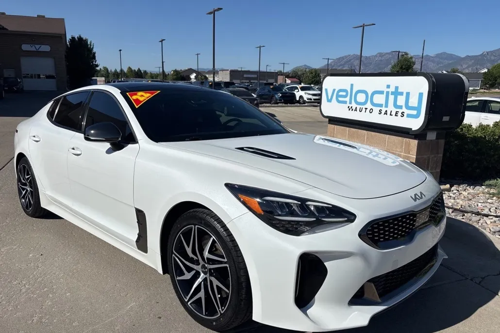 2022 Kia Stinger GT-Line photo 1