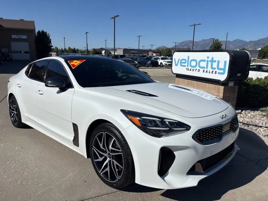 2022 Kia Stinger GT-Line photo 1