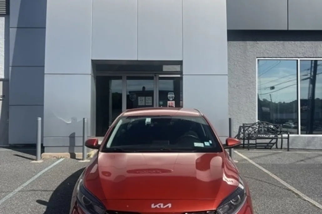 2023 Kia Forte LXS photo 1