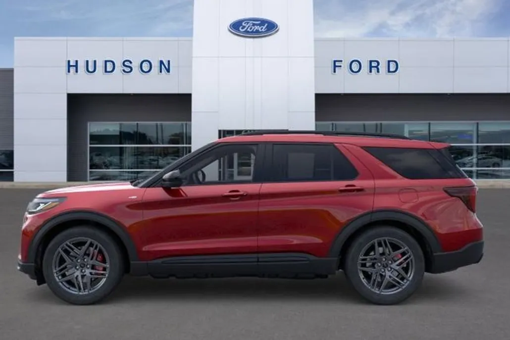 2025 Ford Explorer ST-Line photo 1