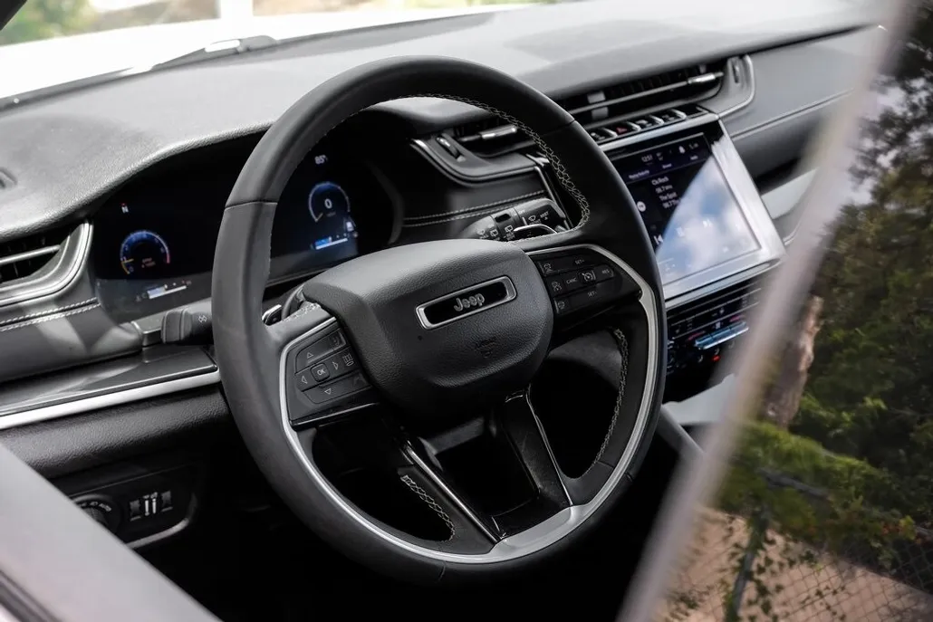 2023 Jeep Grand Cherokee Altitude photo 1