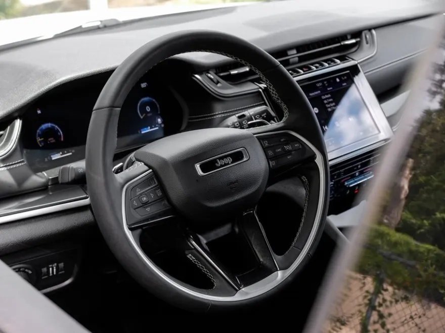 2023 Jeep Grand Cherokee Altitude photo 1