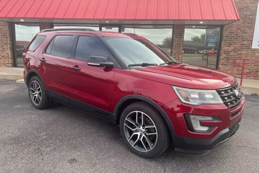 2016 Ford Explorer Sport photo 1