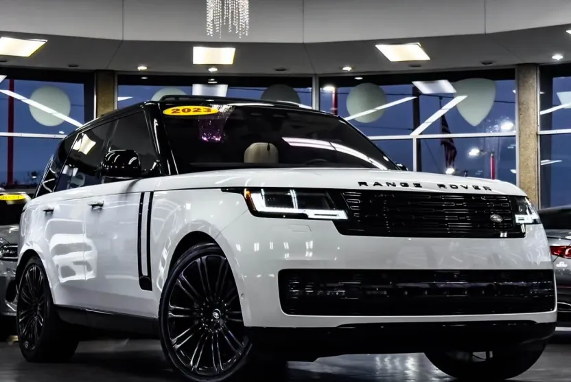 2023 Land Rover Range Rover SE photo 1