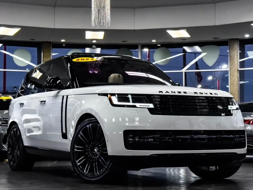 2023 Land Rover Range Rover SE photo 1
