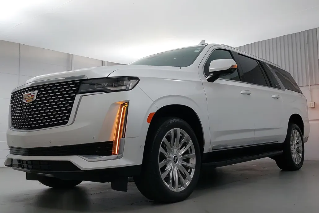 2023 Cadillac Escalade ESV Premium Luxury photo 1