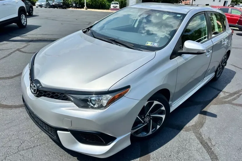 2017 Toyota Corolla iM Base photo 1