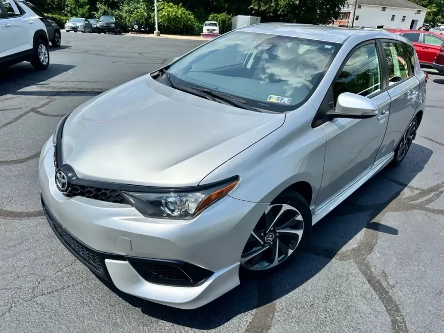 2017 Toyota Corolla iM Base photo 1