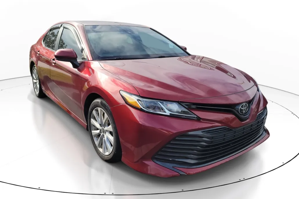 2020 Toyota Camry LE photo 1