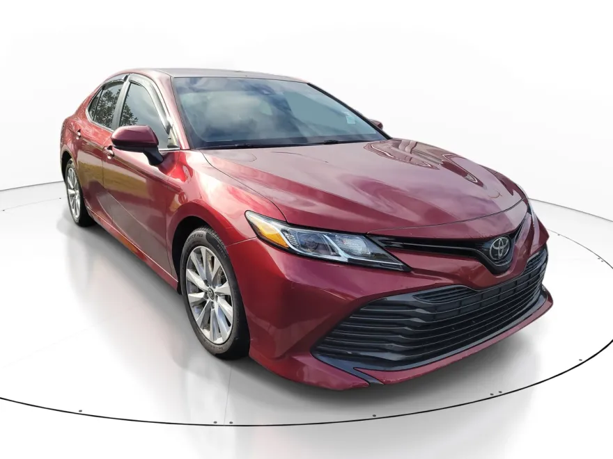 2020 Toyota Camry LE photo 1