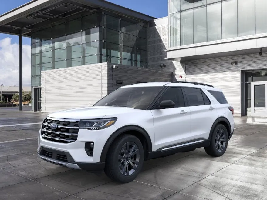 2025 Ford Explorer photo 1