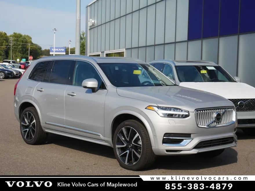2025 Volvo XC90 T8 photo 1