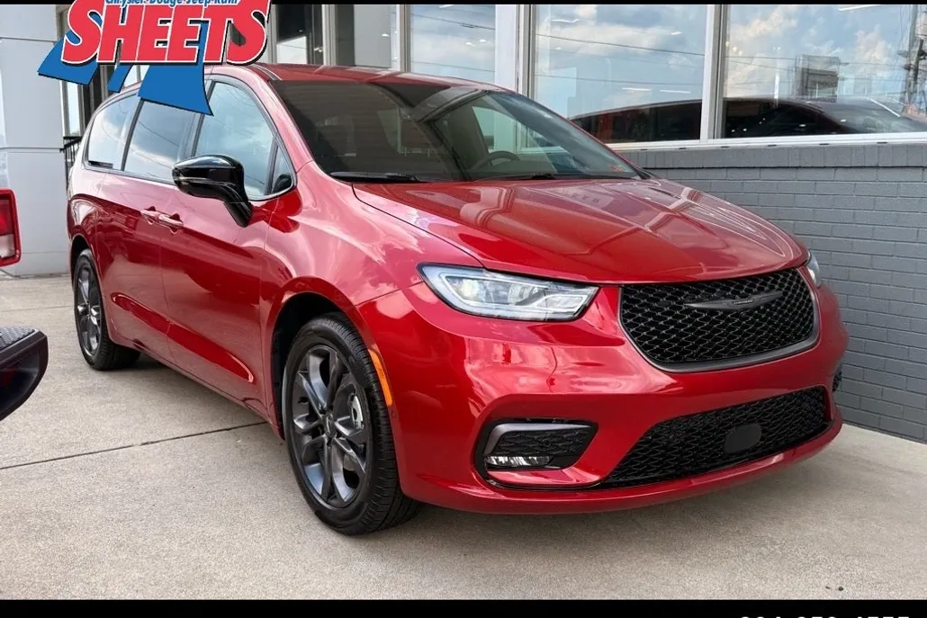 2026 Chrysler Pacifica photo 1