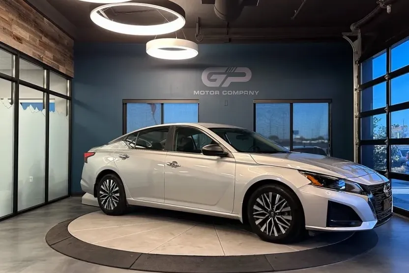 2024 Nissan Altima 2.5 SV photo 1