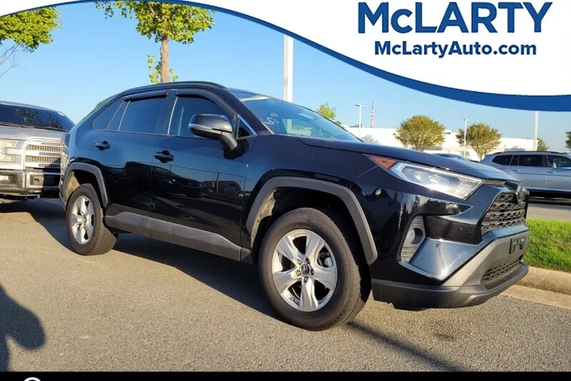 2019 Toyota RAV4 XLE photo 1