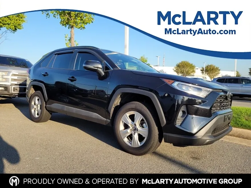 2019 Toyota RAV4 XLE photo 1