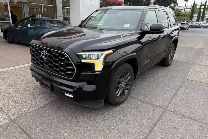 2023 Toyota Sequoia Platinum photo 1