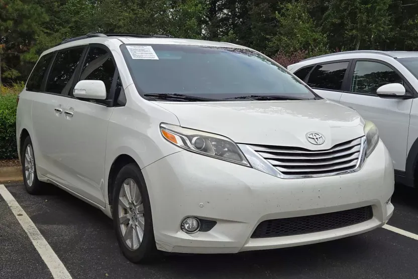 2017 Toyota Sienna Limited photo 1