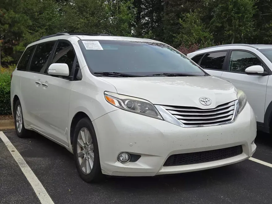 2017 Toyota Sienna Limited photo 1