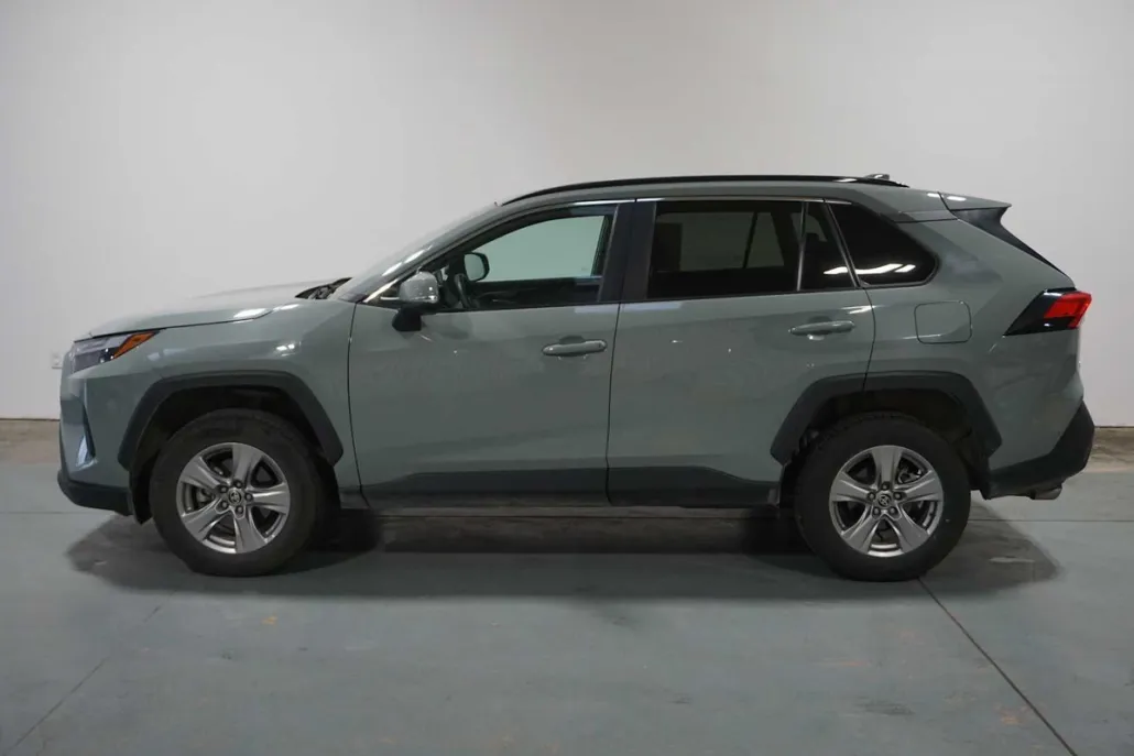2023 Toyota RAV4 XLE photo 1