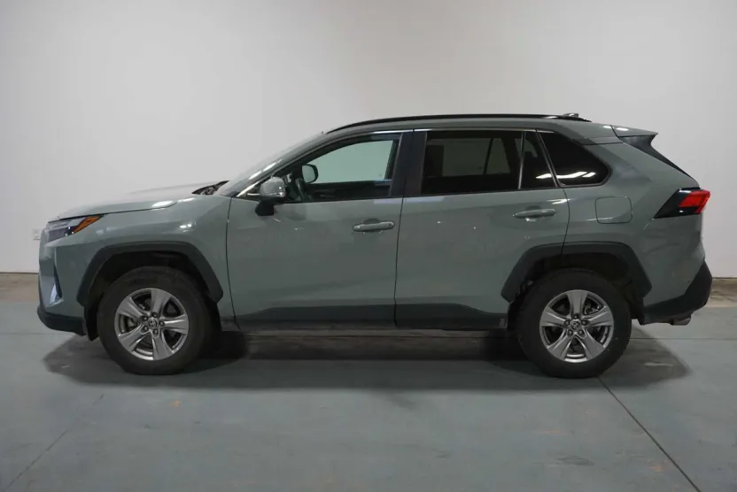 2023 Toyota RAV4 XLE photo 1