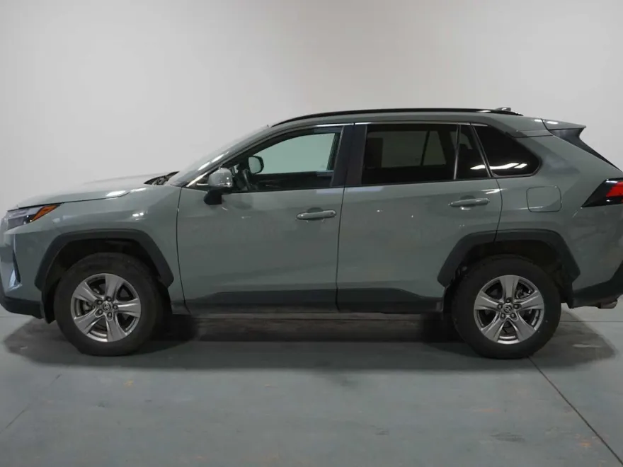 2023 Toyota RAV4 XLE photo 1