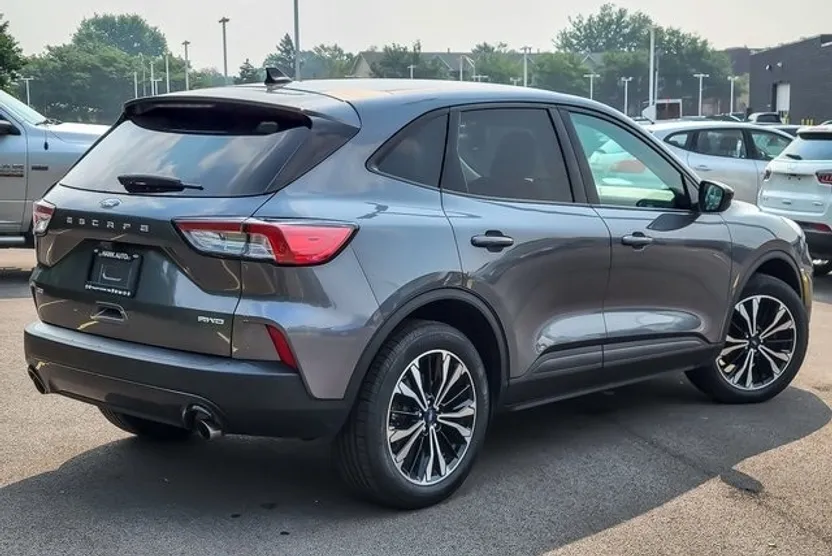 2022 Ford Escape SE photo 1