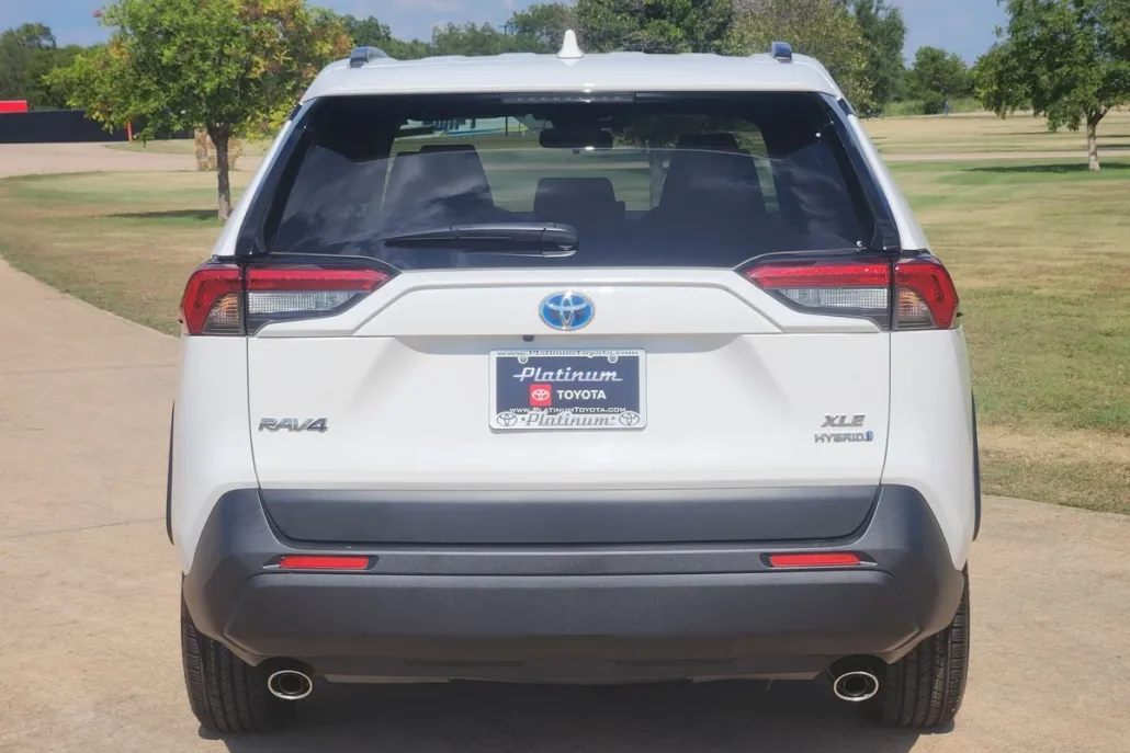 2020 Toyota RAV4 Hybrid XLE photo 1