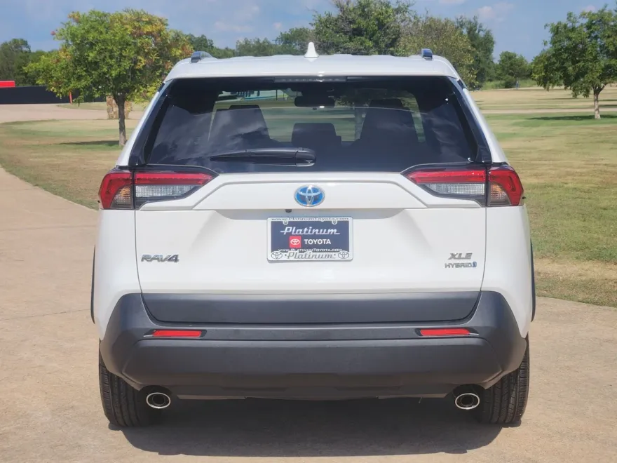 2020 Toyota RAV4 Hybrid XLE photo 1