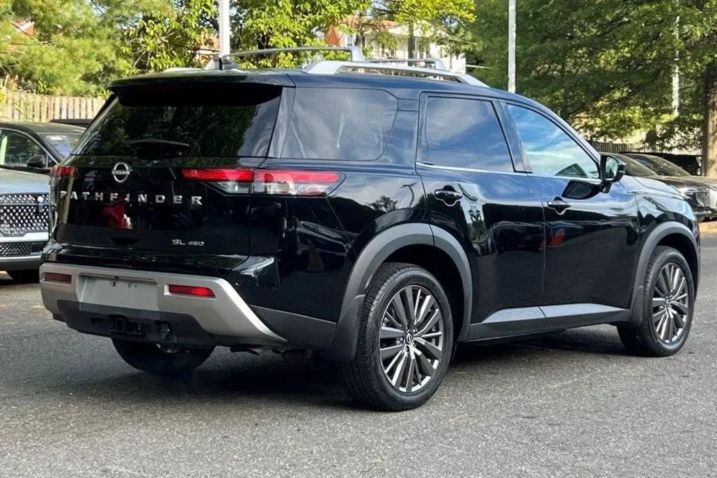2023 Nissan Pathfinder SL photo 1