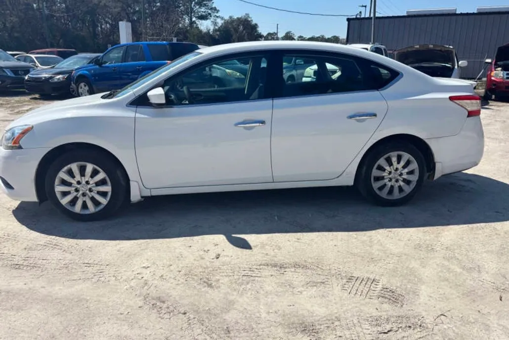 2015 Nissan Sentra S photo 1
