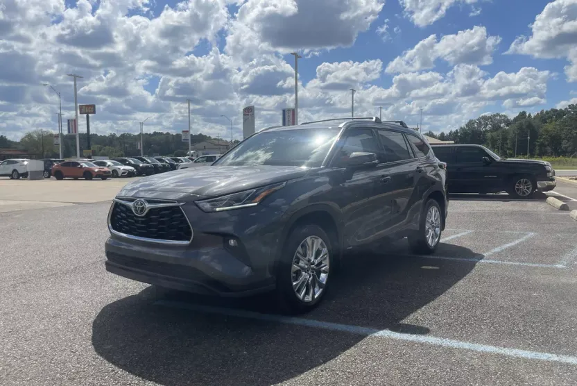 2025 Toyota Highlander Hybrid Limited photo 1