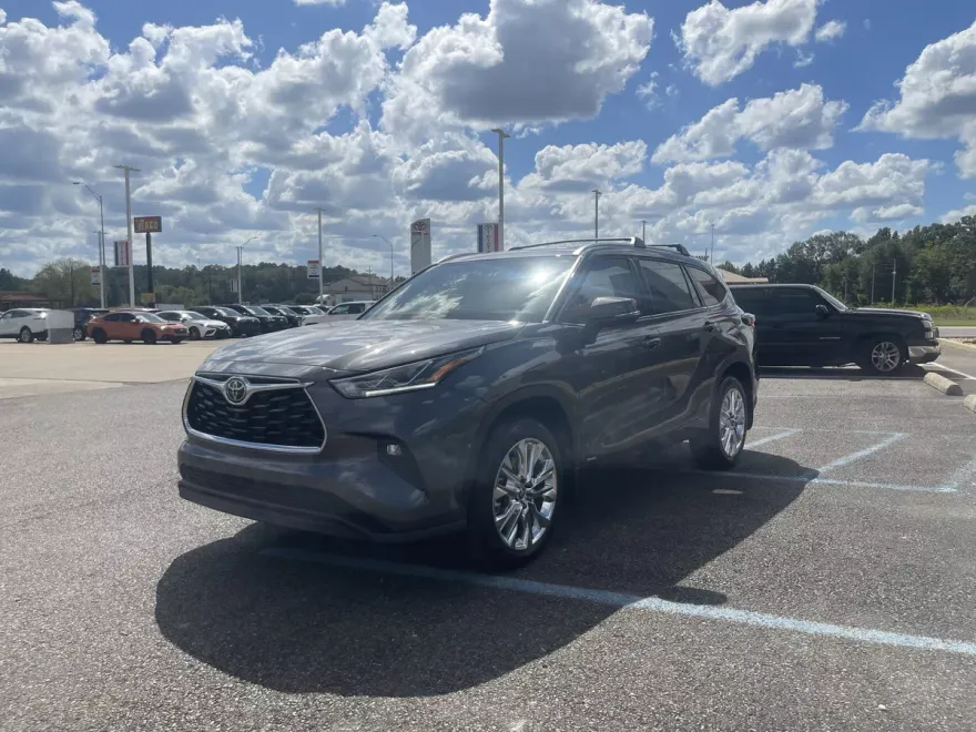 2025 Toyota Highlander Hybrid Limited photo 1