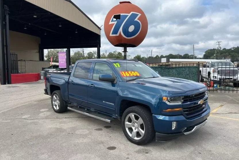 2017 Chevrolet Silverado 1500 LT Z71 photo 1