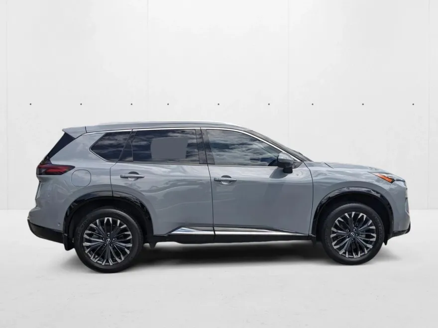 2024 Nissan Rogue Platinum photo 1