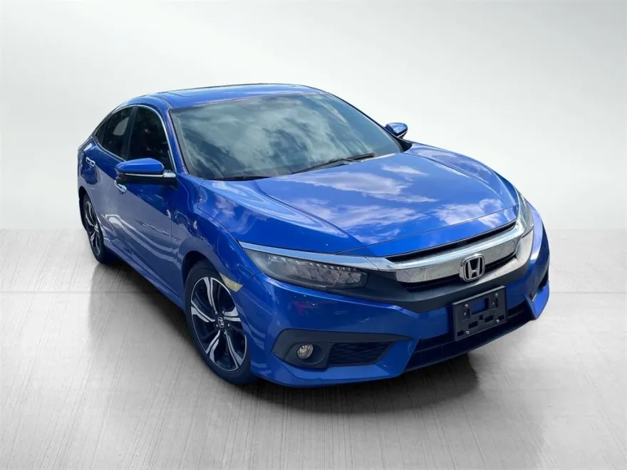 2017 Honda Civic Touring photo 1