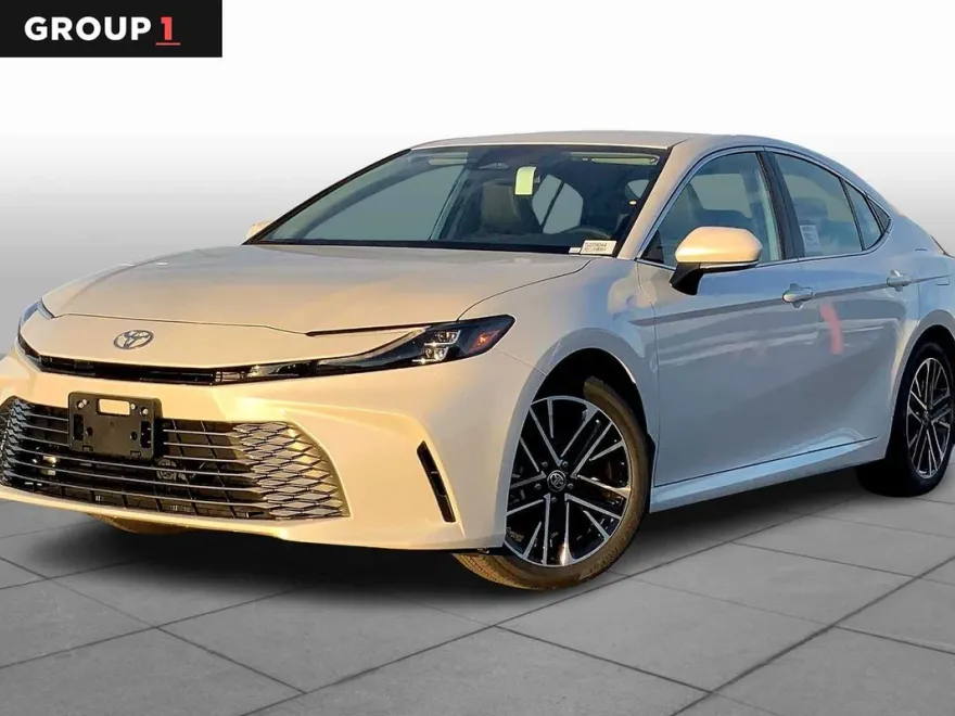 2026 Toyota Camry XLE photo 1