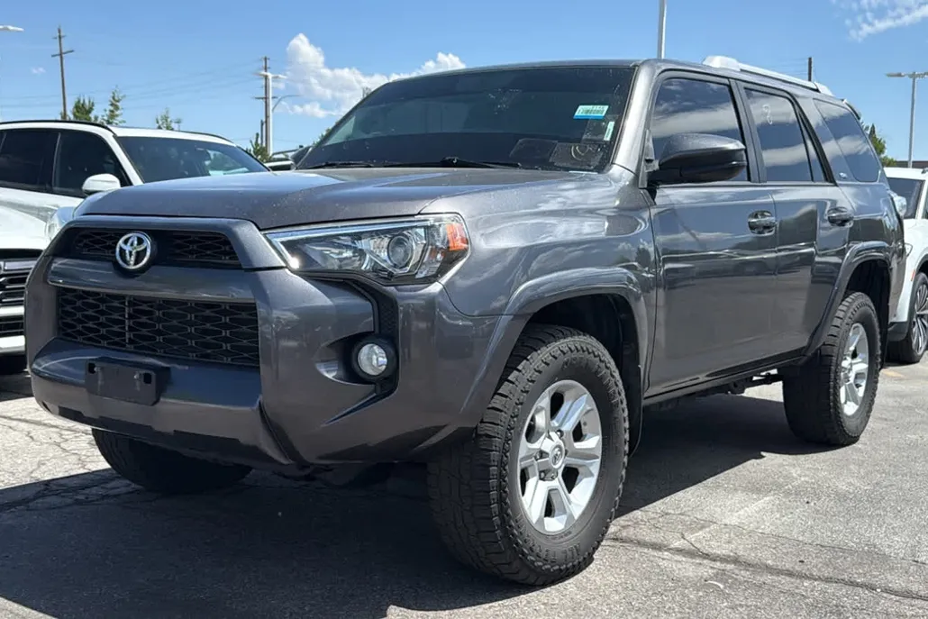 2018 Toyota 4Runner SR5 photo 1