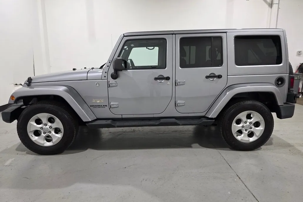 2015 Jeep Wrangler Unlimited Sahara photo 1