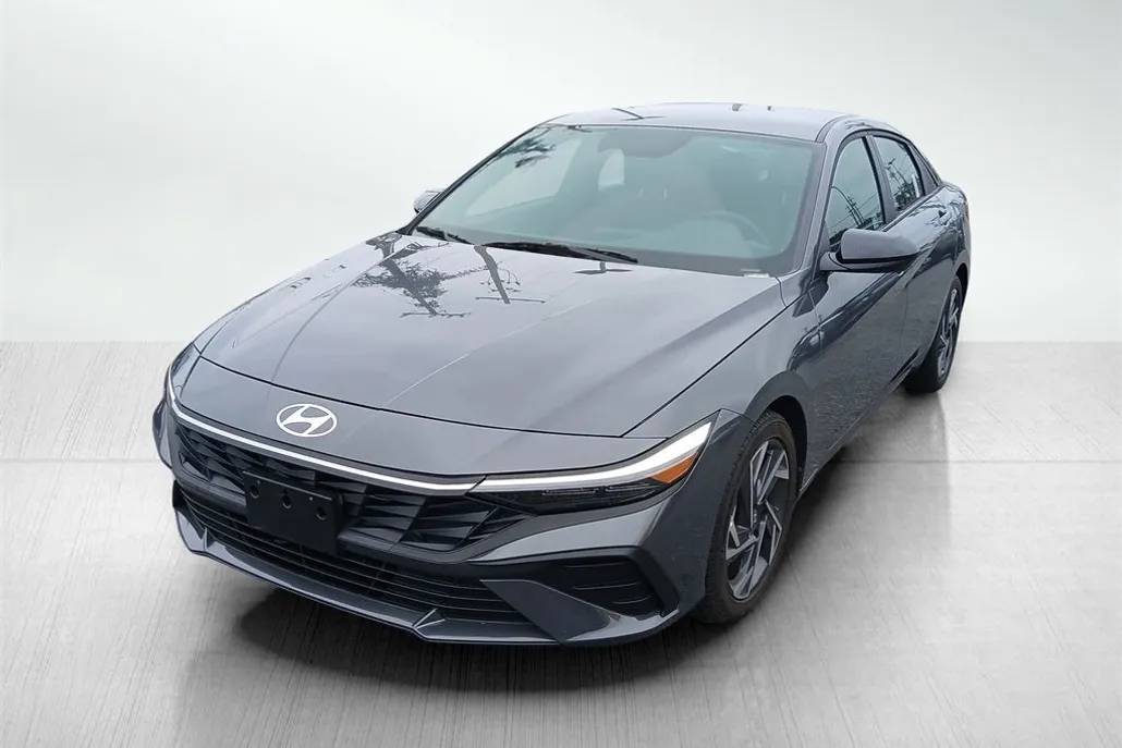 2025 Hyundai Elantra SEL Sport photo 1