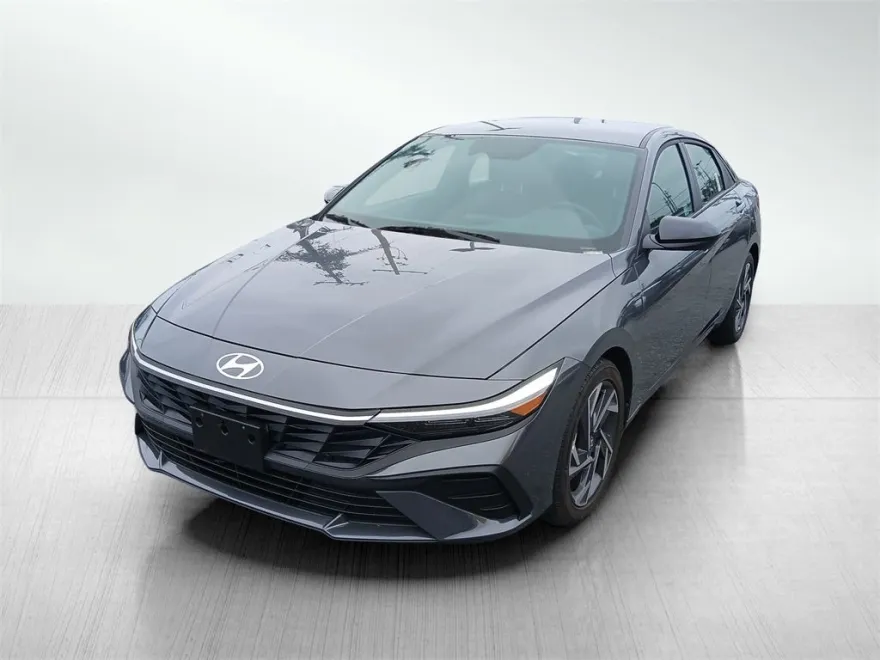 2025 Hyundai Elantra SEL Sport photo 1