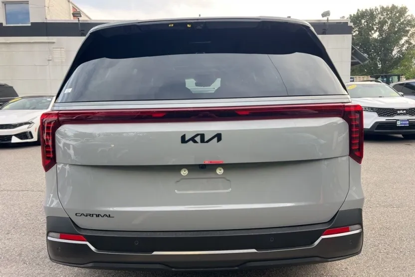 2026 Kia Carnival SX Prestige photo 1