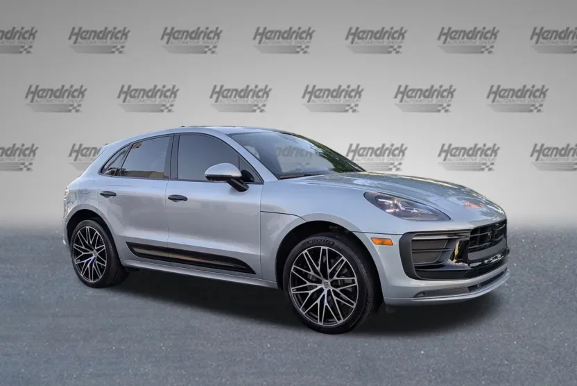 2023 Porsche Macan T photo 1